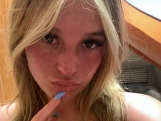 WebCAM of Blondie_22xx