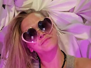 WebCAM of HoneyWolfxoxo