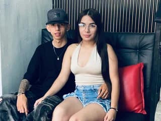 WebCAM of MiaAndTeylor