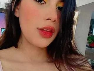 WebCAM of moon_lovee